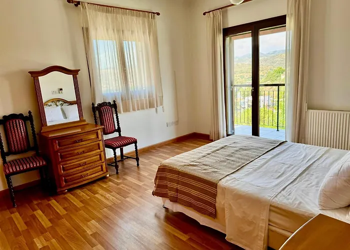 Mountain View 6 Bed Mansion With Private Padel Court, Pool & Gym