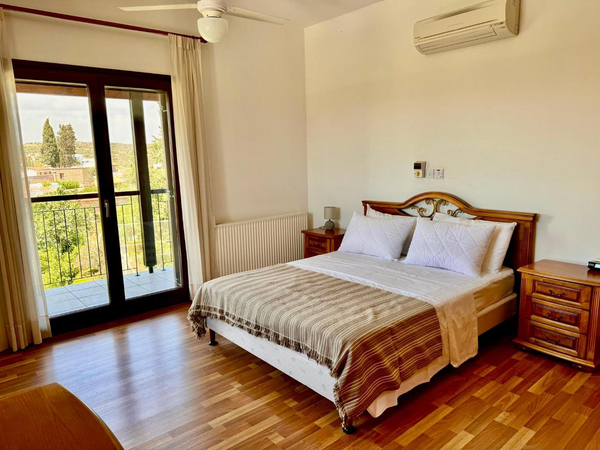 Villa Mountain View 6 Bed Mansion With Private Padel Court, Pool & Gym *