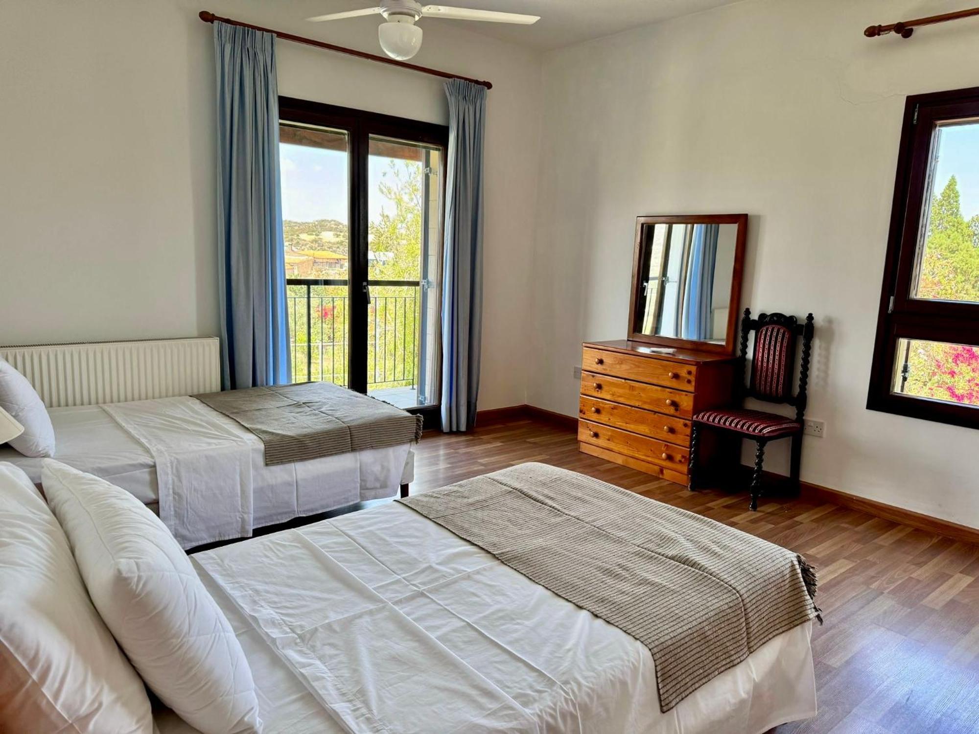 Mountain View 6 Bed Mansion With Private Padel Court, Pool & Gym *